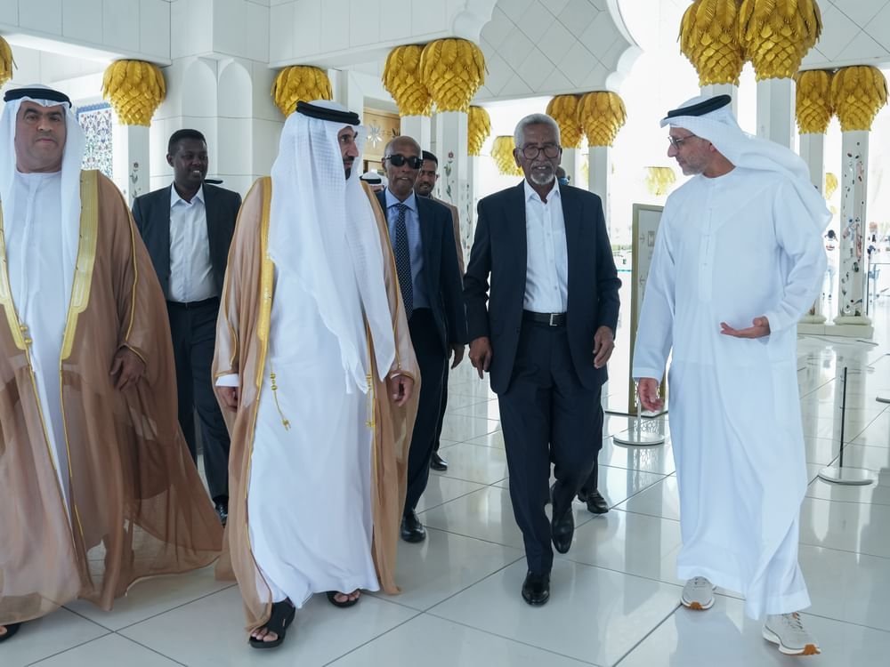 رئيس مجلس الشيوخ بجمهورية الصومال يزور جامع الشيخ زايد الكبير 1 رئيس مجلس الشيوخ بجمهورية الصومال يزور جامع الشيخ زايد الكبير