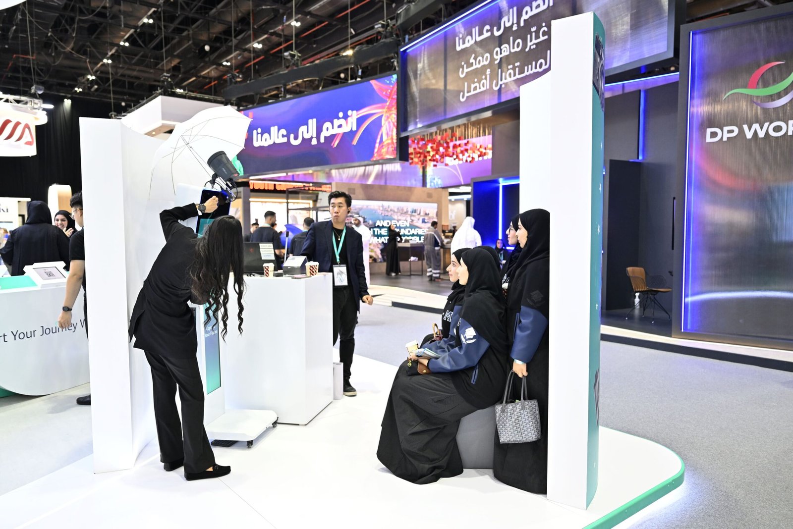 الجهات المشاركة بمعرض الإمارات للوظائف 2024 تستعرض مبادراتها وشواغرها الوظيفية أمام الطلاب 1 الجهات المشاركة بمعرض الإمارات للوظائف 2024 تستعرض مبادراتها وشواغرها الوظيفية أمام الطلاب