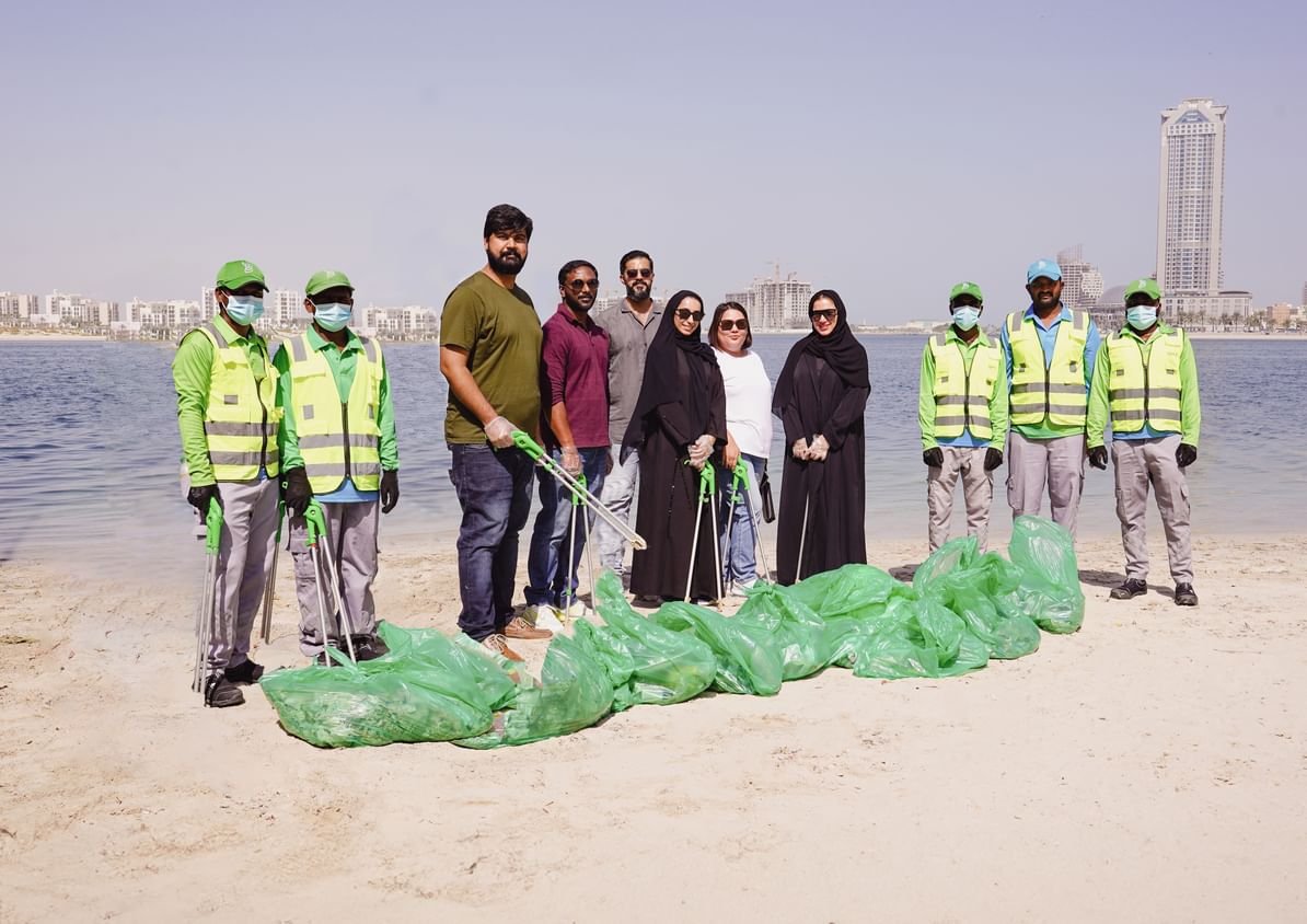 الشارقة تحتفي بـ “اليوم العالمي لتنظيف البيئة” 1 الشارقة تحتفي بـ “اليوم العالمي لتنظيف البيئة”