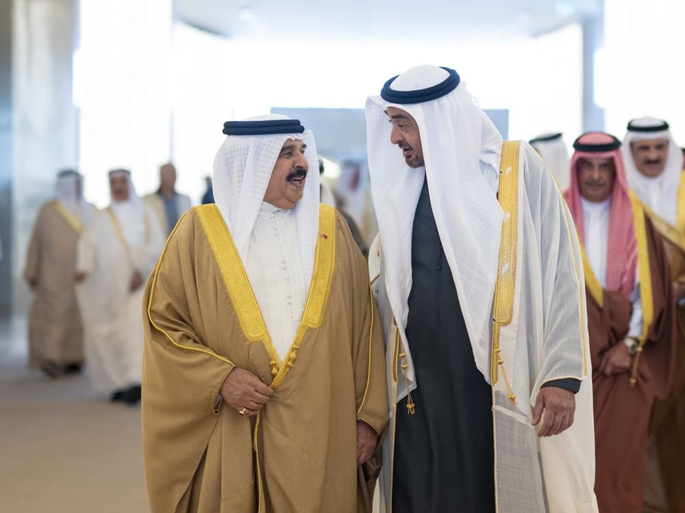 استقبله رئيس الدولة..ملك البحرين يصل إلى أبوظبي في زيارة خاصة 1 استقبله رئيس الدولة..ملك البحرين يصل إلى أبوظبي في زيارة خاصة