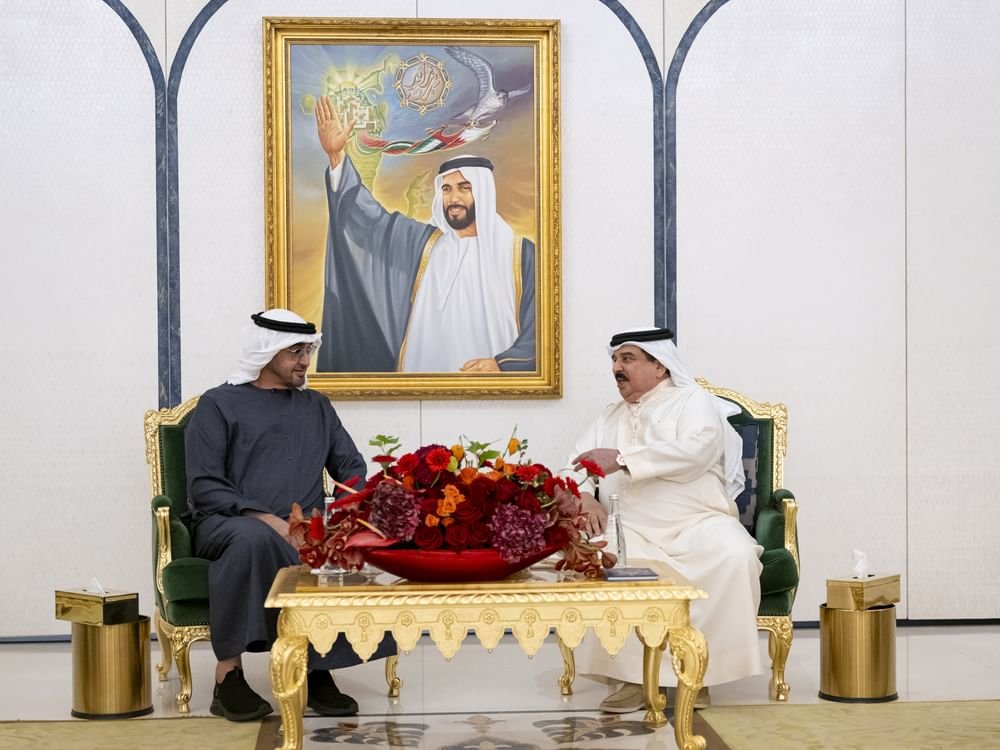 رئيس الدولة يزور ملك البحرين في مقر إقامته في أبوظبي 1 رئيس الدولة يزور ملك البحرين في مقر إقامته في أبوظبي