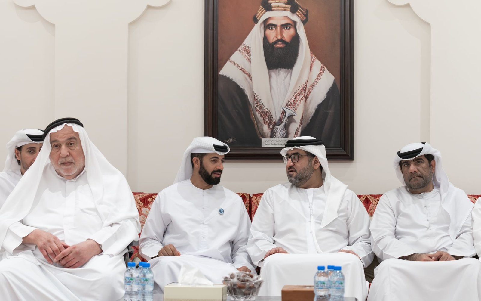 محمد بن حمدان بن زايد يقدم واجب العزاء بوفاة السيد موسى السيد عبدالرحيم الهاشمي 1 محمد بن حمدان بن زايد يقدم واجب العزاء بوفاة السيد موسى السيد عبدالرحيم الهاشمي
