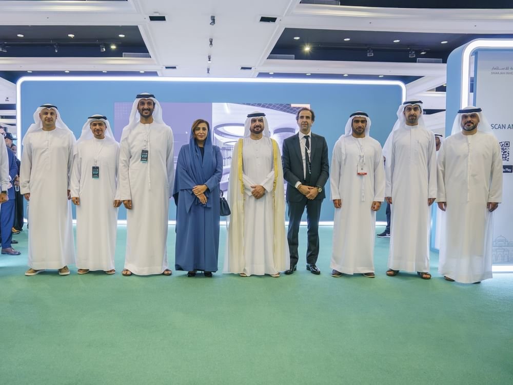 عبدالله بن سالم القاسمي وبدور القاسمي يشهدان إطلاق أول رخصة تجارية في العالم عبر تقنية الذكاء الاصطناعي تصدر في "5 دقائق" 1 عبدالله بن سالم القاسمي وبدور القاسمي يشهدان إطلاق أول رخصة تجارية في العالم عبر تقنية الذكاء الاصطناعي تصدر في "5 دقائق"