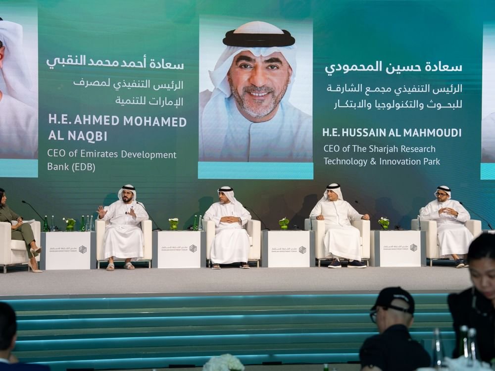 مسؤولون وخبراء: الإمارات تبني اقتصاداً ذكياً قائماً على التقنيات الحديثة 1 مسؤولون وخبراء: الإمارات تبني اقتصاداً ذكياً قائماً على التقنيات الحديثة