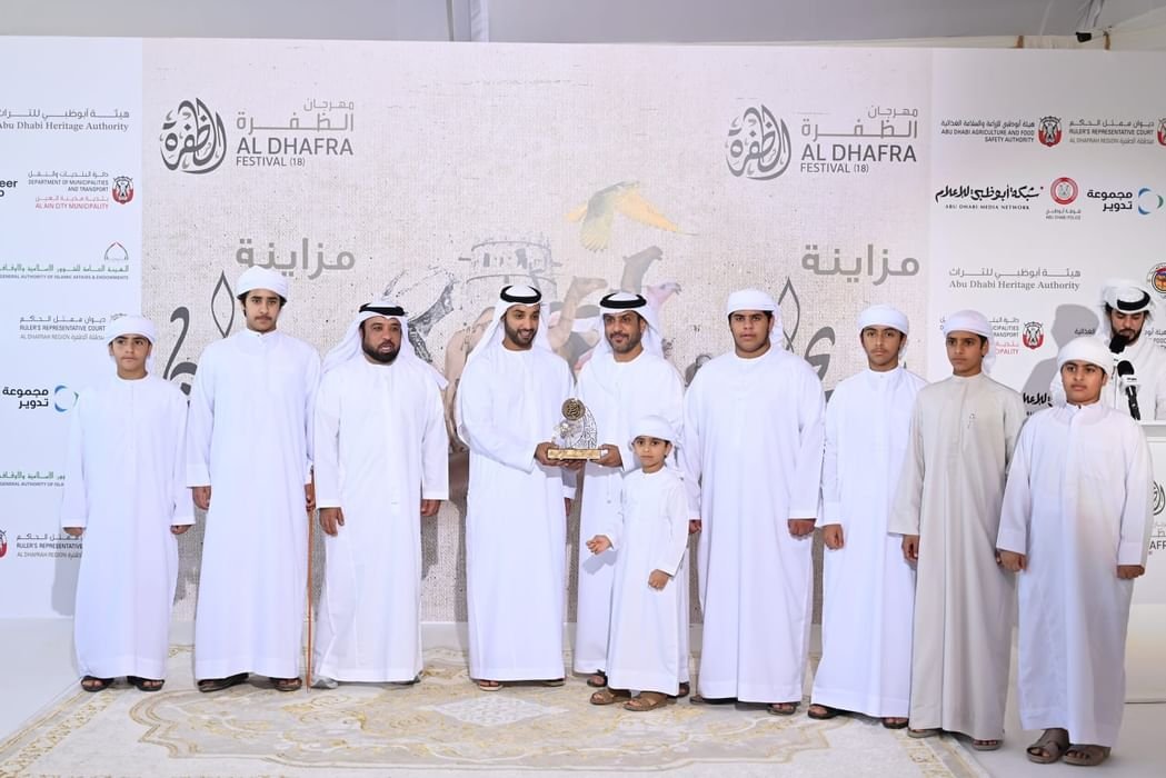 خالد بن سلطان بن زايد يتوج الفائزين بمزاينة سويحان 1 خالد بن سلطان بن زايد يتوج الفائزين بمزاينة سويحان