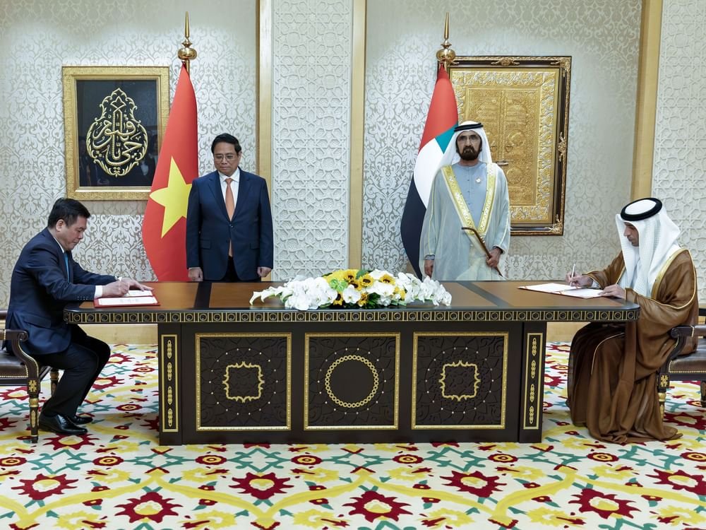شهدا توقيع اتفاقية الشراكة الاقتصادية الشاملة بين البلدين.. محمد بن راشد يبحث مع رئيس وزراء فيتنام آفاق الشراكة الإستراتيجية وسبل تعزيزها 1 شهدا توقيع اتفاقية الشراكة الاقتصادية الشاملة بين البلدين.. محمد بن راشد يبحث مع رئيس وزراء فيتنام آفاق الشراكة الإستراتيجية وسبل تعزيزها
