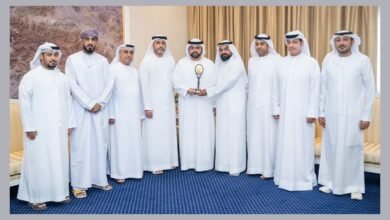 محمد الشرقي يلتقي فريق مسرح الفجيرة ويهنئه بفوزه بجائزتين دوليتين