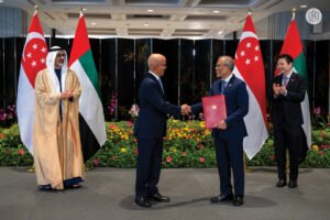 ولي عهد أبوظبي ورئيس وزراء سنغافورة يشهدان تبادل عدد من مذكرات التفاهم