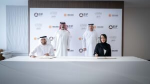 عمار بن حميد يشهد توقيع اتفاقية بين "موارد عجمان" ومعهد الإمارات المالي