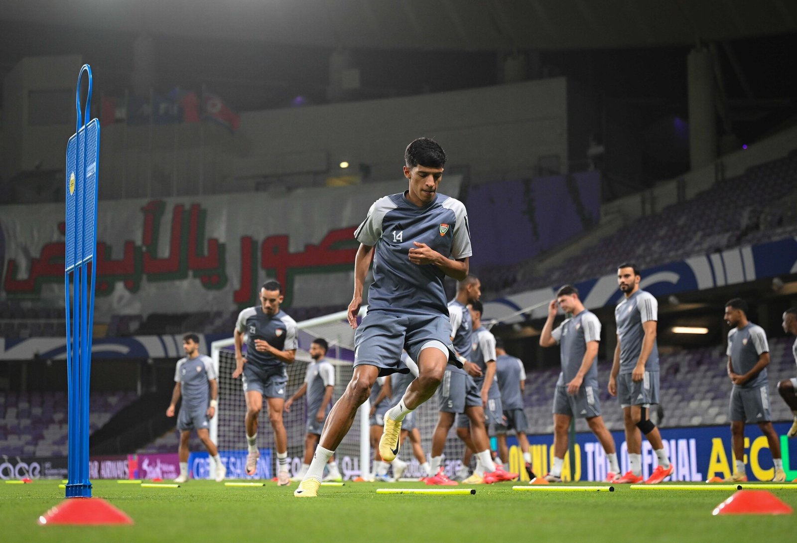 الأبيض يواجه منتخب كوريا الشمالية على استاد هزاع بن زايد 1 الأبيض يواجه منتخب كوريا الشمالية على استاد هزاع بن زايد