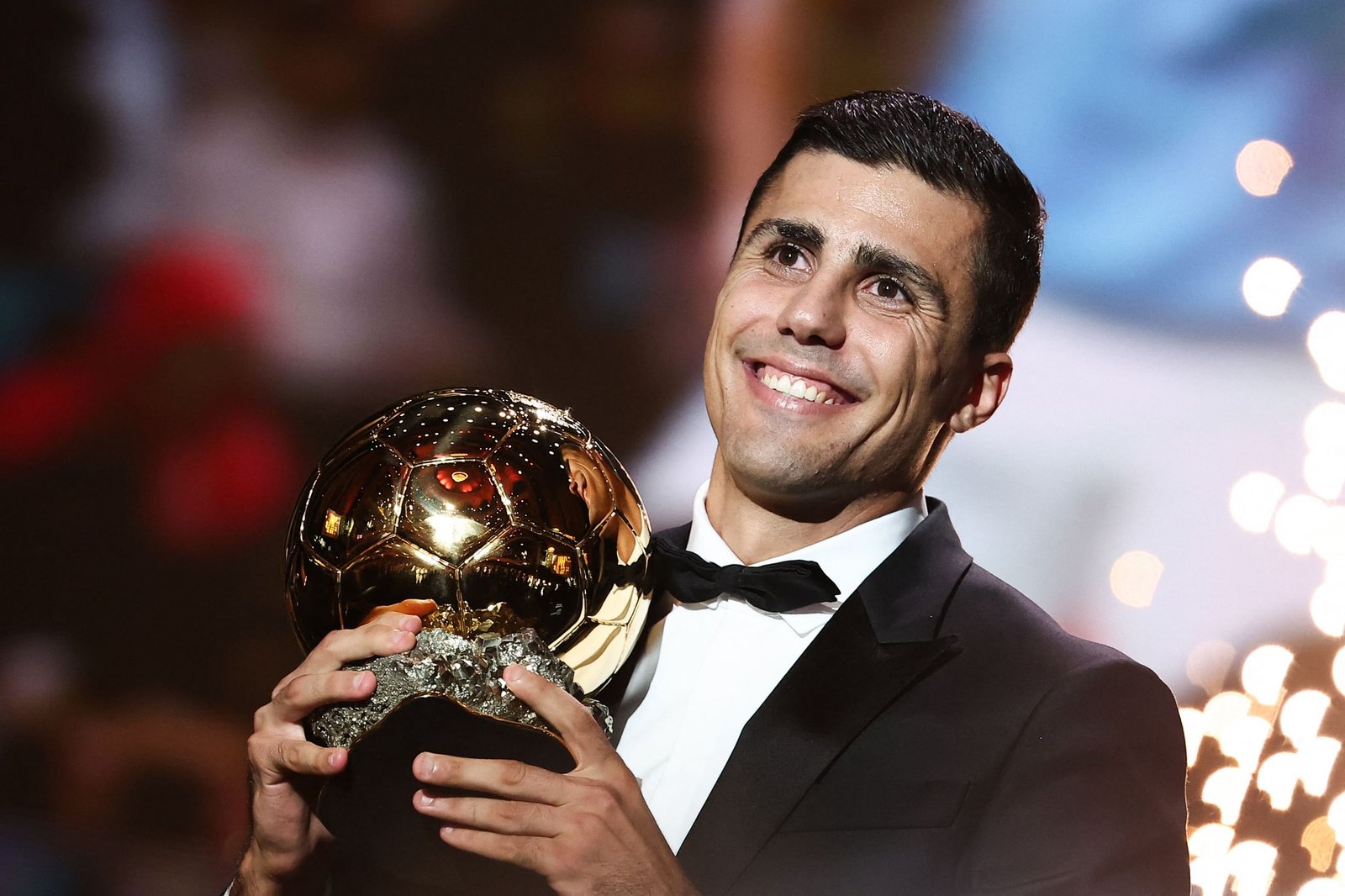 رودري نجم مانشستر سيتي يفوز بالكرة الذهبية لعام 2024 1 رودري نجم مانشستر سيتي يفوز بالكرة الذهبية لعام 2024