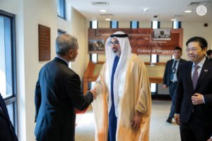 ولي عهد أبوظبي ورئيس وزراء سنغافورة يبحثان سُبل تعزيز العلاقات بين البلدين