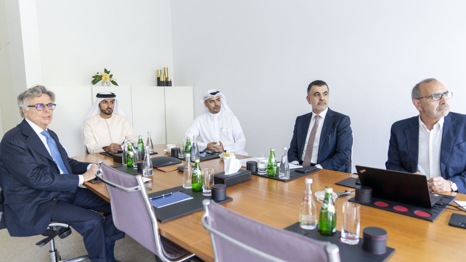 مجلس إدارة شركة الزوراء للتطوير العقاري بعجمان يستعرض مشاريع جديدة 1 مجلس إدارة شركة الزوراء للتطوير العقاري بعجمان يستعرض مشاريع جديدة