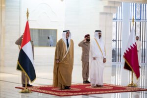 ولي عهد أبوظبي يصل إلى الدوحة في زيارة رسمية