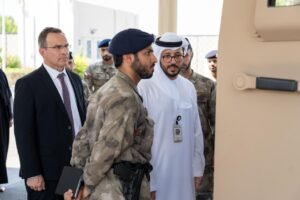 شرطة أبوظبي وشركة نمر يبحثان التعاون لتعزيز قدرات "الدوريات الأمنية"
