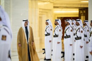 ولي عهد أبوظبي يصل إلى الدوحة في زيارة رسمية