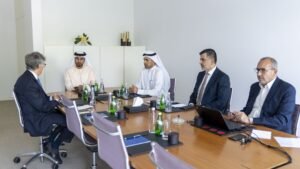 مجلس إدارة شركة الزوراء للتطوير العقاري بعجمان يستعرض مشاريع جديدة 2 مجلس إدارة شركة الزوراء للتطوير العقاري بعجمان يستعرض مشاريع جديدة