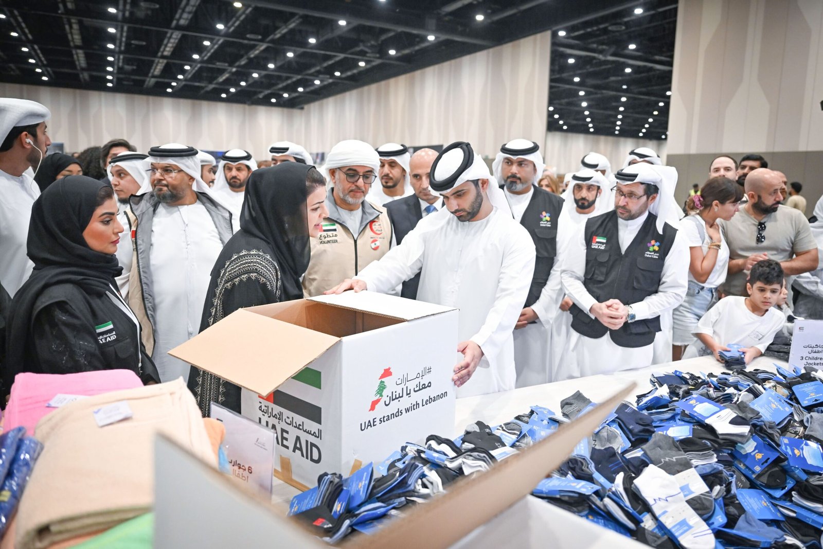 منصور بن محمد يزور حملة الإغاثة الوطنية "الإمارات معك يا لبنان" بمركز المعارض في إكسبو دبي 1 منصور بن محمد يزور حملة الإغاثة الوطنية "الإمارات معك يا لبنان" بمركز المعارض في إكسبو دبي