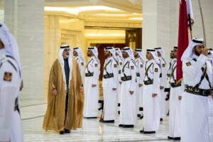 ولي عهد أبوظبي يصل إلى الدوحة في زيارة رسمية