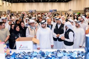 منصور بن محمد يزور حملة الإغاثة الوطنية "الإمارات معك يا لبنان" بمركز المعارض في إكسبو دبي
