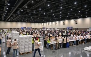 "الإمارات معك يا لبنان" بمدينة "إكسبو دبي" تجمع 250 طناً من المواد الإغاثية في المرة الثانية