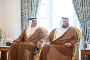 أمير قطر يستقبل ولي عهد أبوظبي