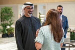ولي عهد أبوظبي يشهد جانبا من فعاليات ملتقى الشركات لمجلس الأعمال الإماراتي - السنغافوري