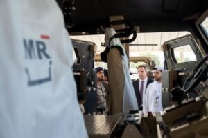 شرطة أبوظبي وشركة نمر يبحثان التعاون لتعزيز قدرات "الدوريات الأمنية"