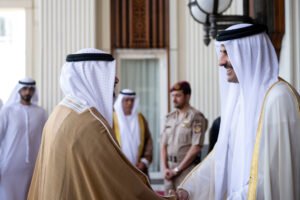 أمير قطر يستقبل ولي عهد أبوظبي