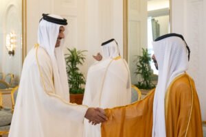 أمير قطر يستقبل ولي عهد أبوظبي