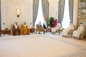 أمير قطر يستقبل ولي عهد أبوظبي