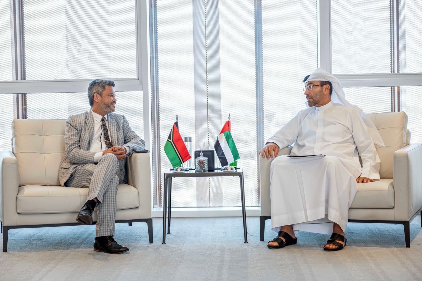 الصايغ يلتقي نائب رئيس الوزراء وزير الخارجية والتعاون الدولي والتجارة الخارجية في فانواتو 1 الصايغ يلتقي نائب رئيس الوزراء وزير الخارجية والتعاون الدولي والتجارة الخارجية في فانواتو