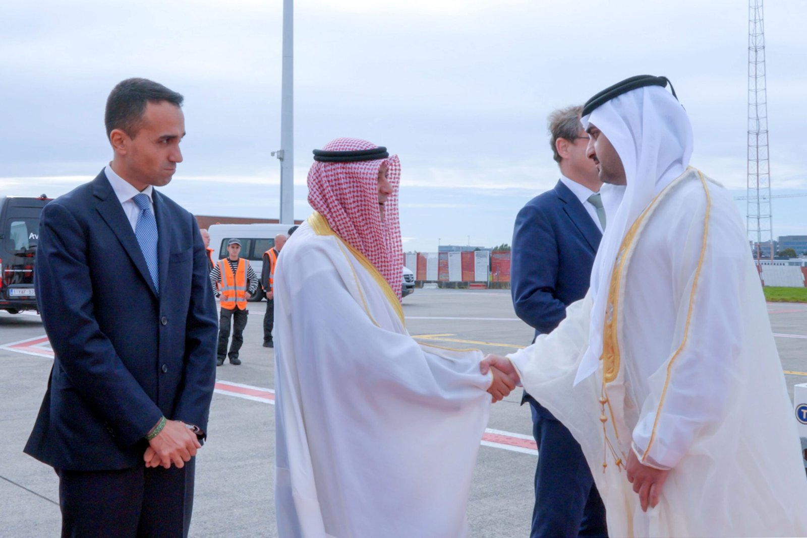 مكتوم بن محمد يصل إلى بروكسل للمشاركة في القمة الخليجية - الأوروبية 1 مكتوم بن محمد يصل إلى بروكسل للمشاركة في القمة الخليجية - الأوروبية