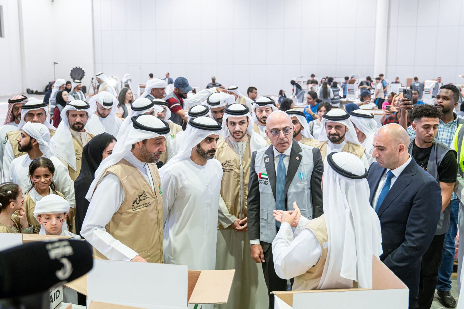 بمشاركة أكثر من 3000 متطوع في إكسبو الشارقة.. حملة "الإمارات معك يا لبنان" تَجْمَعُ 250 طناً من المساعدات الإغاثية