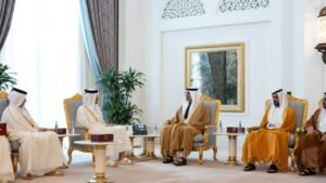 ولي عهد أبوظبي يلتقي في الدوحة رئيس مجلس الوزراء القطري