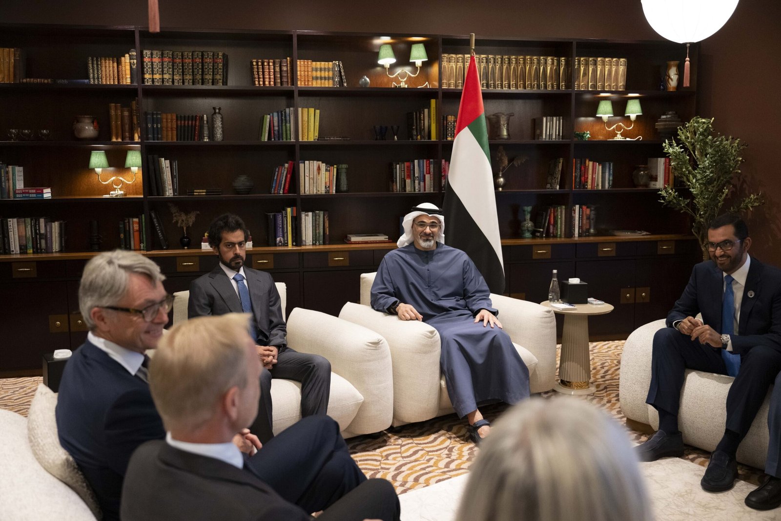 ولي عهد أبوظبي يلتقي عدداً من الرؤساء التنفيذيين لشركات نرويجية رائدة 1 ولي عهد أبوظبي يلتقي عدداً من الرؤساء التنفيذيين لشركات نرويجية رائدة