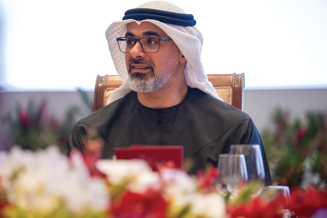 ولي عهد أبوظبي يحضر مأدبة غداء أقامها رئيس الوزراء السنغافوري 1 ولي عهد أبوظبي يحضر مأدبة غداء أقامها رئيس الوزراء السنغافوري