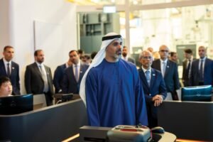 ولي عهد أبوظبي يزور مركز إعادة التصنيع والتكنولوجيا المتقدمة في سنغافورة