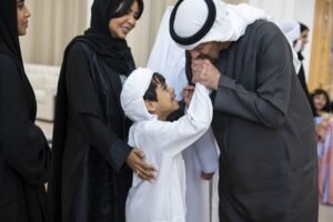 رئيس الدولة يؤكد أهمية تعزيز قيم التكافل المجتمعي خلال استقباله عدداً من الأمهات الحاضنات