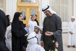 رئيس الدولة يؤكد أهمية تعزيز قيم التكافل المجتمعي خلال استقباله عدداً من الأمهات الحاضنات