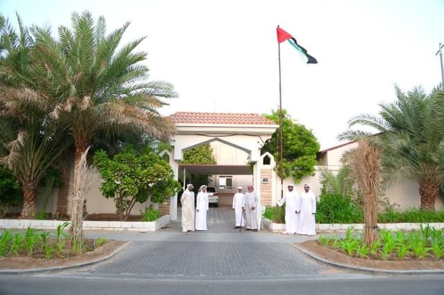 انطلاق حملة "رف يا علم وافخر بلونك" بمدينة العين 1 انطلاق حملة "رف يا علم وافخر بلونك" بمدينة العين