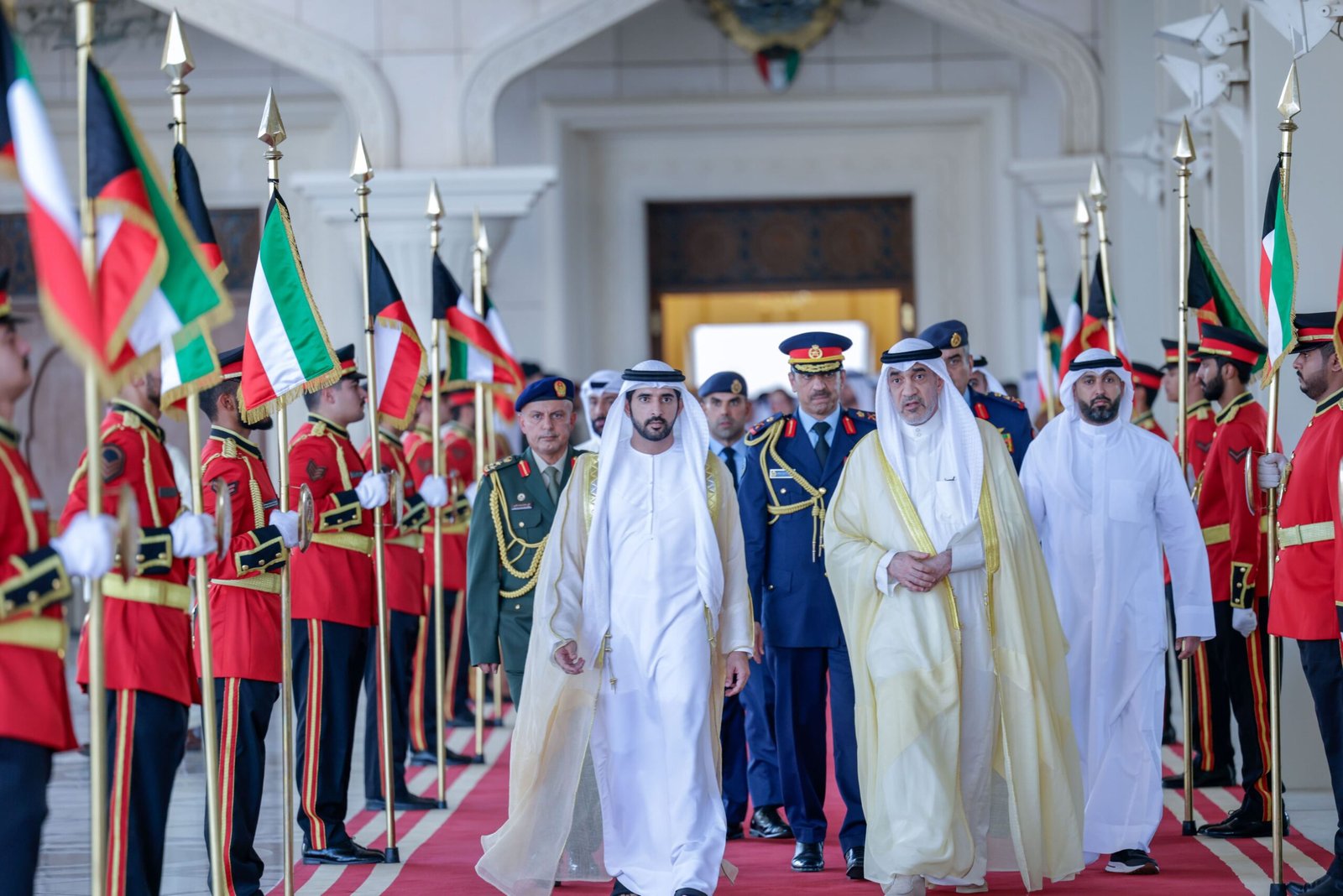 حمدان بن محمد يغادر الكويت في ختام زيارة رسمية 1 حمدان بن محمد يغادر الكويت في ختام زيارة رسمية