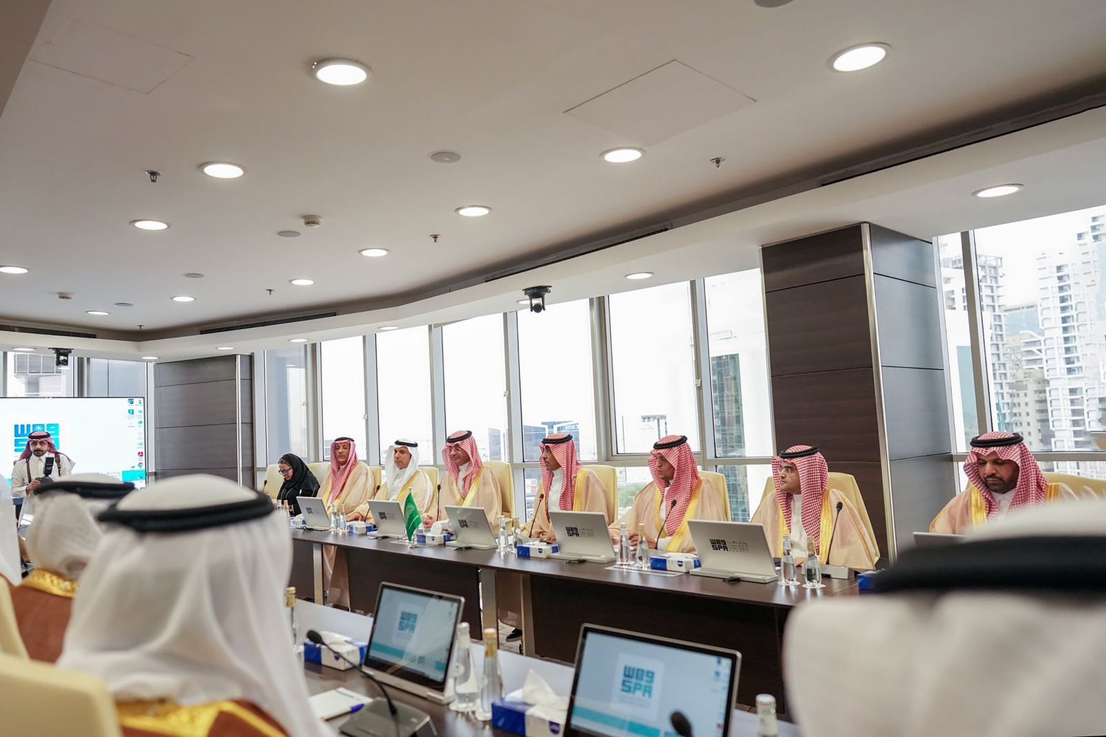 عبدالله آل حامد يلتقي وزير الإعلام السعودي في الرياض ويبحثان تعزيز التعاون الإعلامي بين الإمارات والسعودية وسبل الارتقاء به 1 عبدالله آل حامد يلتقي وزير الإعلام السعودي في الرياض ويبحثان تعزيز التعاون الإعلامي بين الإمارات والسعودية وسبل الارتقاء به