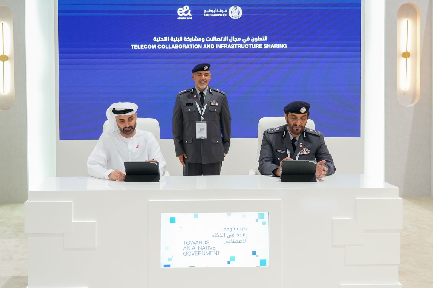 شرطة أبوظبي توقع 3 مذكرات تفاهم خلال "جيتكس" 1 شرطة أبوظبي توقع 3 مذكرات تفاهم خلال "جيتكس"
