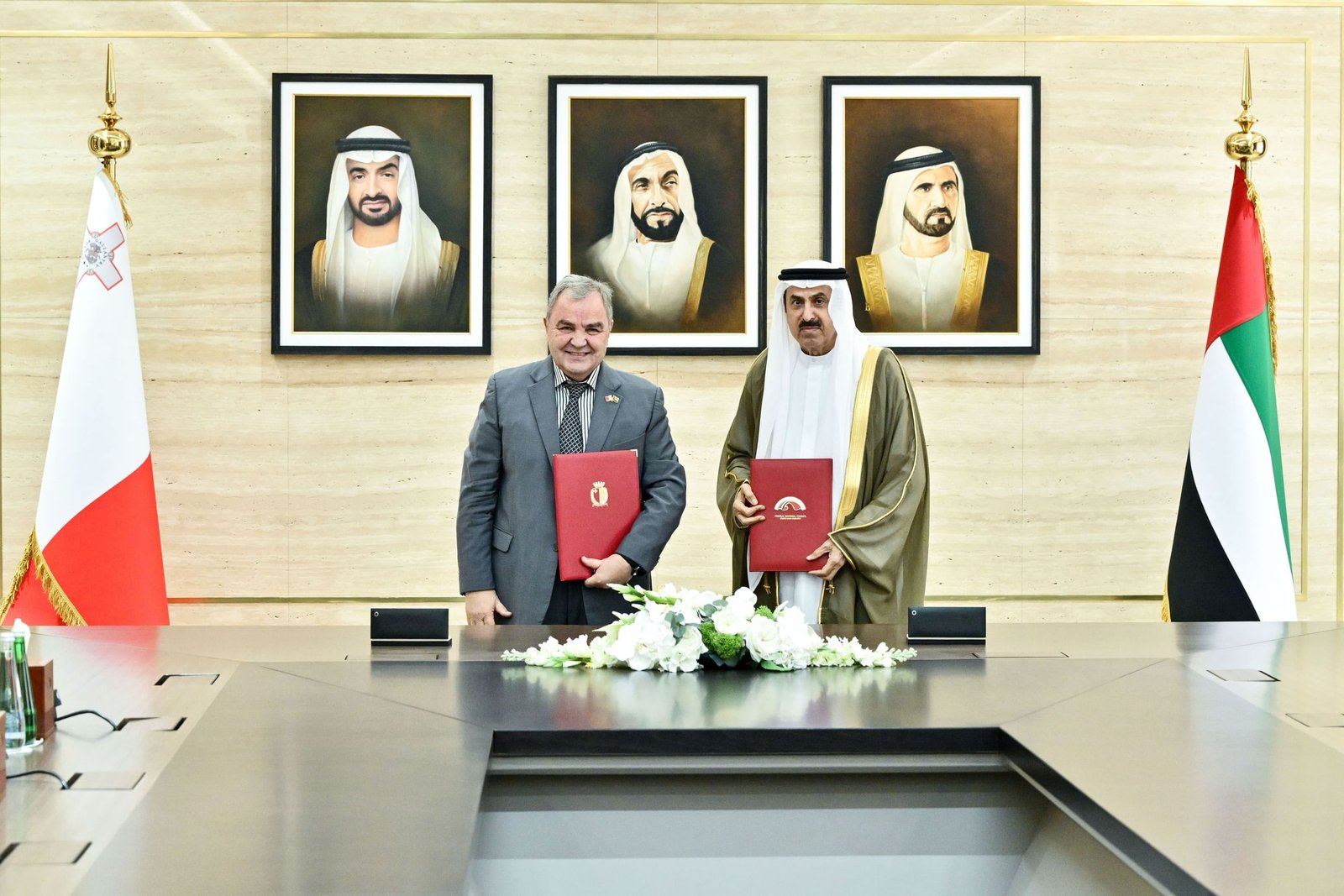 وقعا اتفاقية تعاون.. صقر غباش ورئيس مجلس النواب المالطي يبحثان التعاون البرلماني 1 وقعا اتفاقية تعاون.. صقر غباش ورئيس مجلس النواب المالطي يبحثان التعاون البرلماني