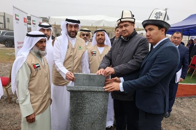 وفد خيرية الشارقة يختتم برامجه في قرغيزستان بتنفيذ مشروع العرس الجماعي الأول لصالج 50 شابا 1 وفد خيرية الشارقة يختتم برامجه في قرغيزستان بتنفيذ مشروع العرس الجماعي الأول لصالج 50 شابا