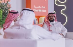 سلطان بن أحمد القاسمي يشهد لقاء بودكاست "أسمار" في معرض الشارقة الدولي للكتاب