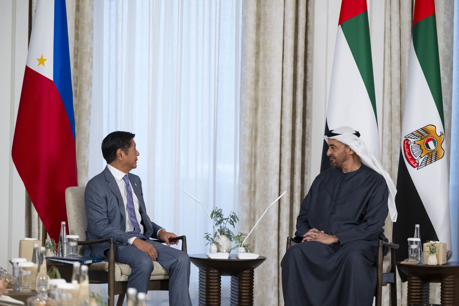 رئيس الدولة والرئيس الفلبيني يبحثان تعزيز علاقات التعاون بين البلدين 1 رئيس الدولة والرئيس الفلبيني يبحثان تعزيز علاقات التعاون بين البلدين