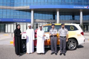شرطة أبوظبي وبنك أبوظبي الأول يكرمان 53 سائقاً ملتزماً مرورياً بمناسبة "عيد الاتحاد"
