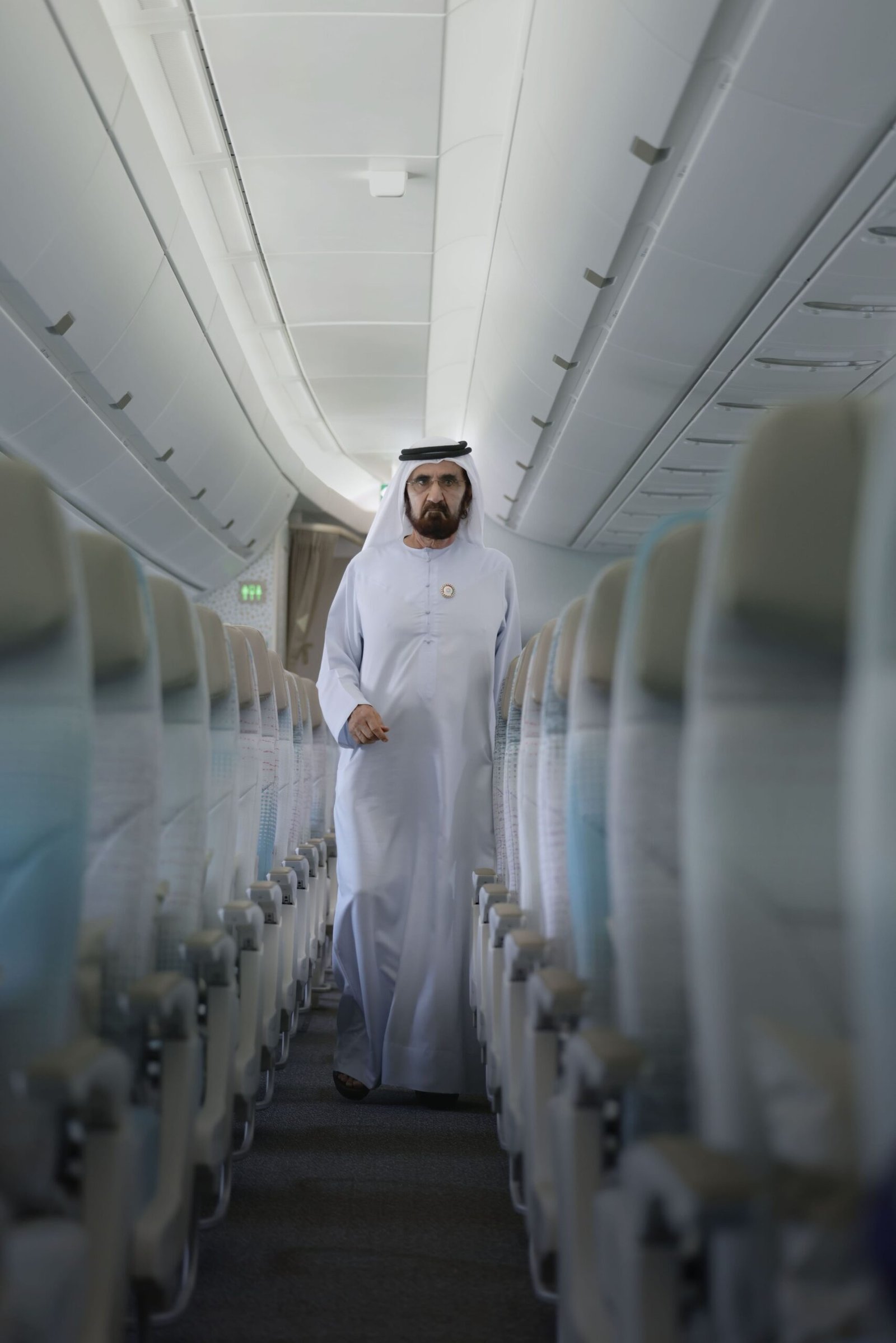 محمد بن راشد يطّلع على أحدث الطائرات المنضمة إلى أسطول طيران الإمارات
